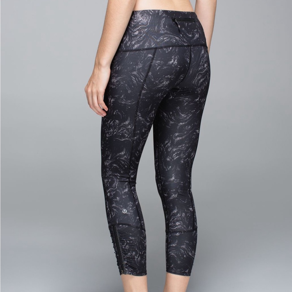 Lululemon Black Patterned Leggings - size 8 Luxtreme
Arsenal Ambient Grey Black